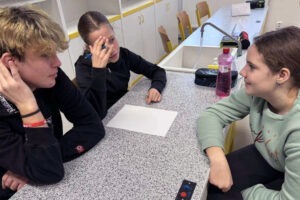 WEBINÁŘ: POPIŠ, NESUĎ – ZPĚTNÁ VAZBA, KTERÁ KULTIVUJE TŘÍDU MADIO