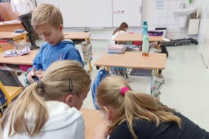 WEBINÁŘ: KDYŽ TO VE TŘÍDĚ VŘE: JAK USTÁT BOUŘLIVÝ PODZIM MADIO