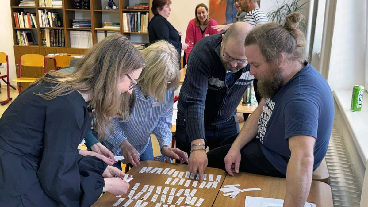 Učitelé při semináři pro sborovnu MADIO Učitelé při semináři pro sborovnu MADIO